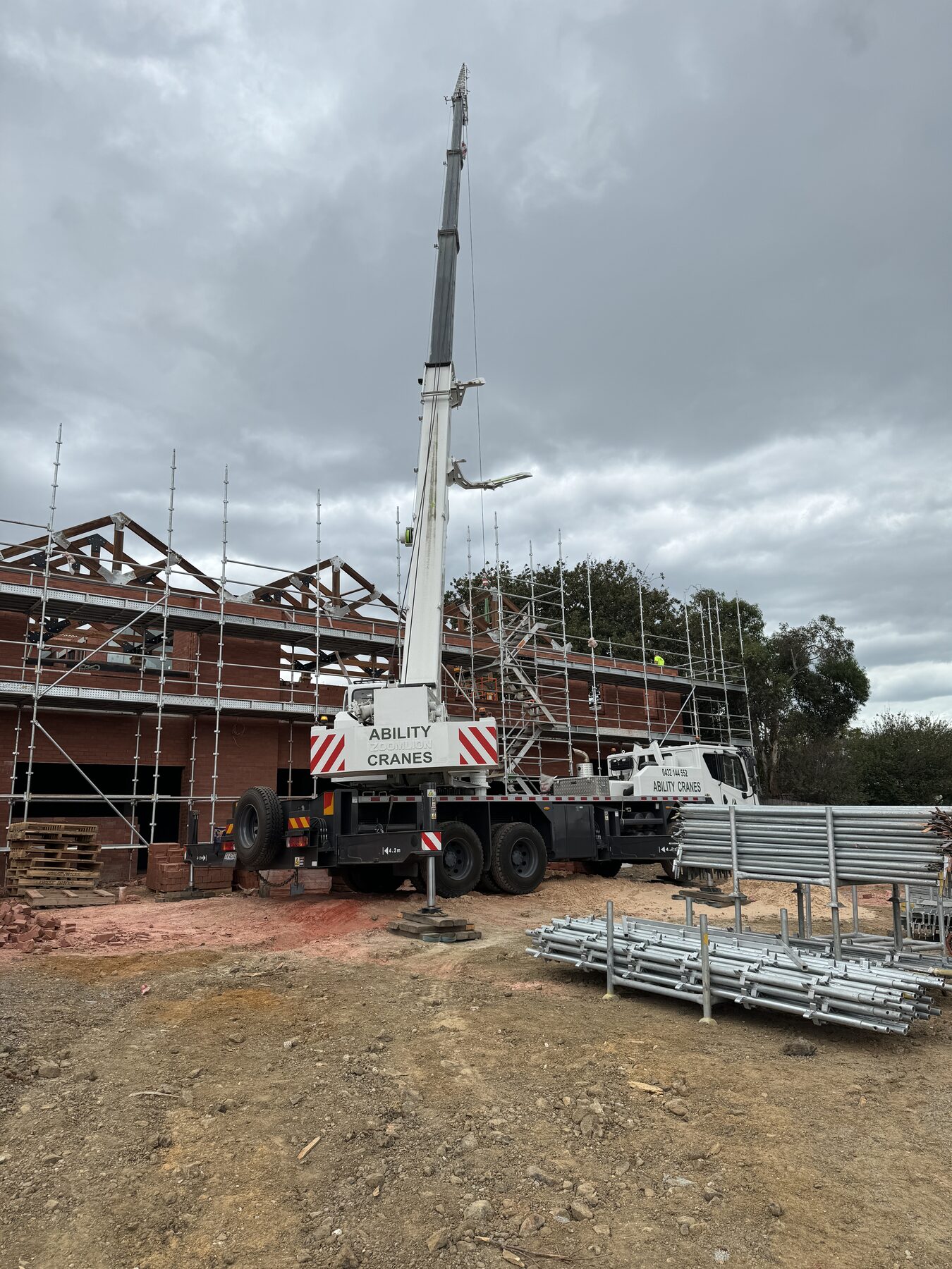 Ability Cranes slew crane on a Geelong home build